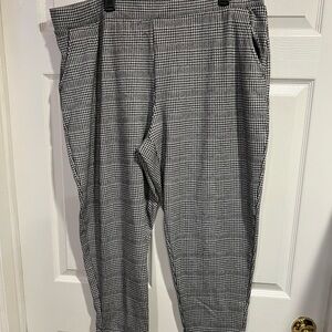 Chic Black and White Plaid Pants